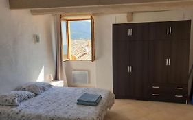 Duplex vue mer 50m de la plage des Sablettes