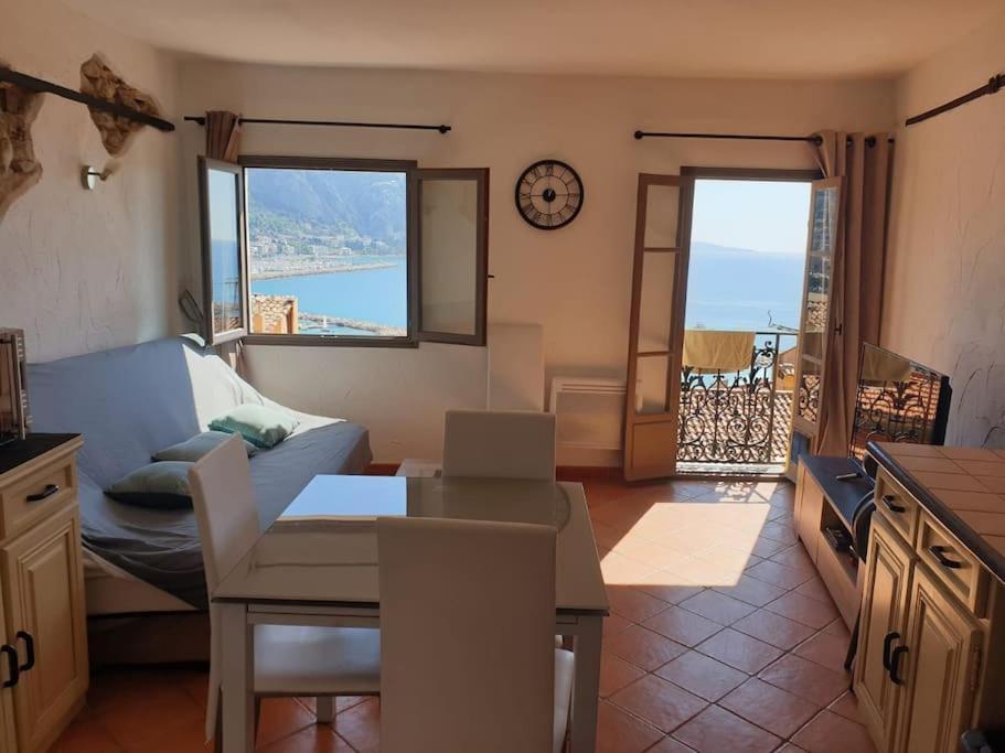 Duplex vue mer 50m de la plage des Sablettes Menton Extérieur photo