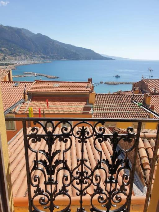 Duplex vue mer 50m de la plage des Sablettes Menton Extérieur photo