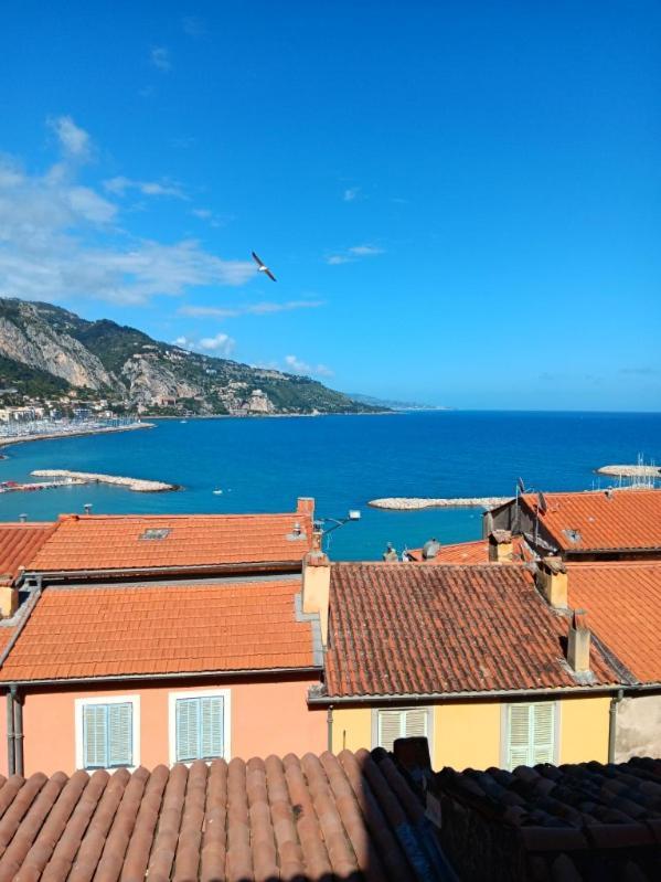 Duplex vue mer 50m de la plage des Sablettes Menton Extérieur photo